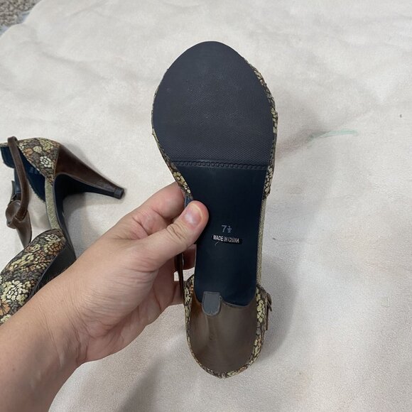 ⭐ 3/$15 Vintage Y2K Pink Studio Size 7.5 Brown Floral Leather Button Heels - Picture 8 of 9